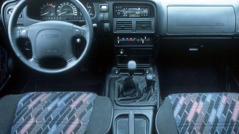 Opel Frontera, 1992 салон