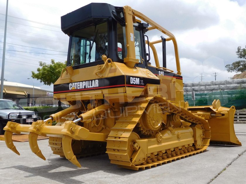 Бульдозер Cat d5