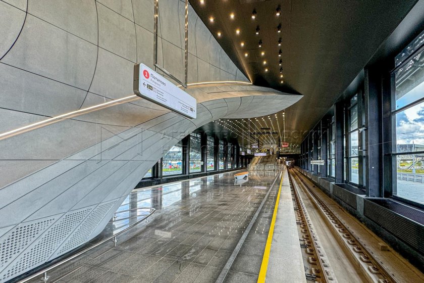 Станция метро москва