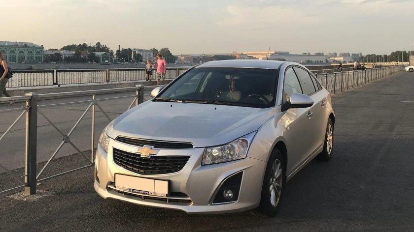 Шевроле Круз серый