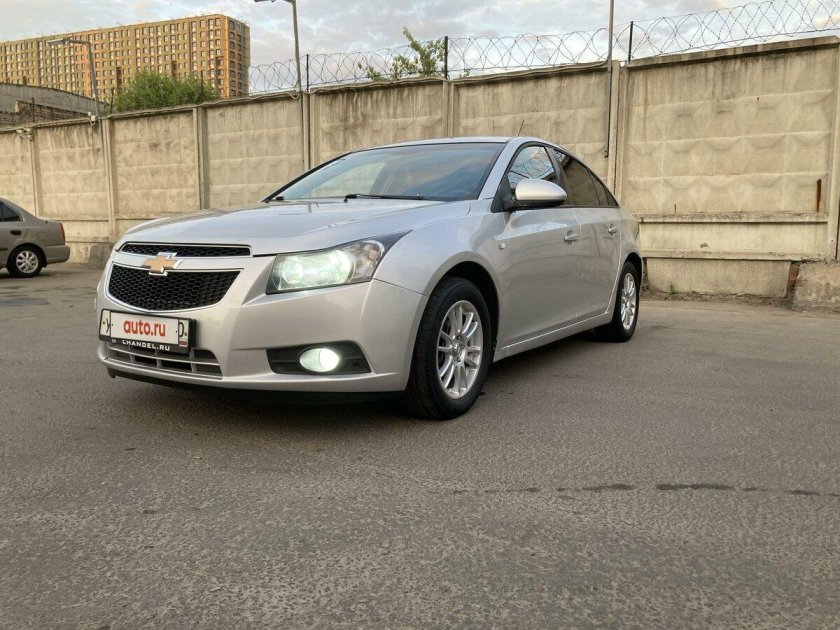 Шевроле Круз серый