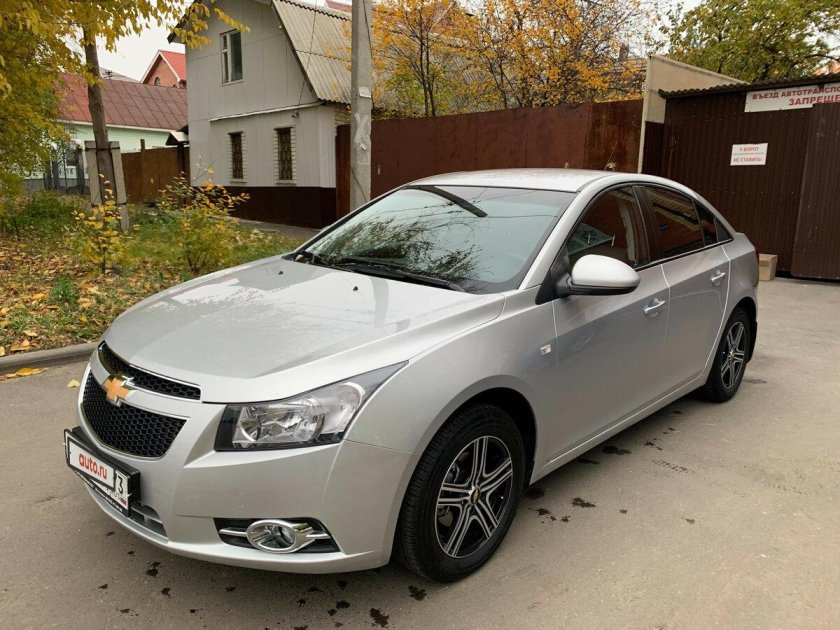 Chevrolet Cruze 2012 седан серебристый