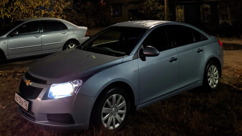 Chevrolet Cruze светло серый