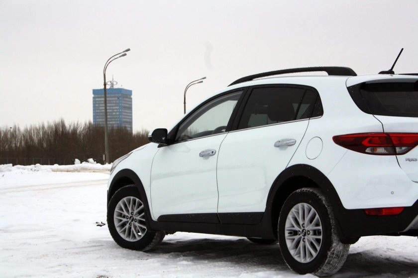 Kia Rio x-line белая