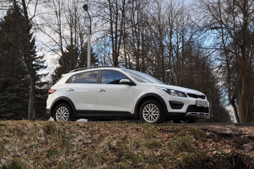 Kia Rio x-line белая
