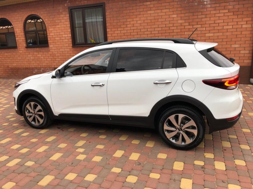 Kia Rio x-line белая