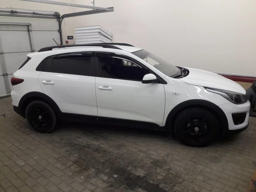 Киа Рио х-лайн белая