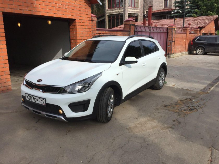 Kia Rio x-line белая