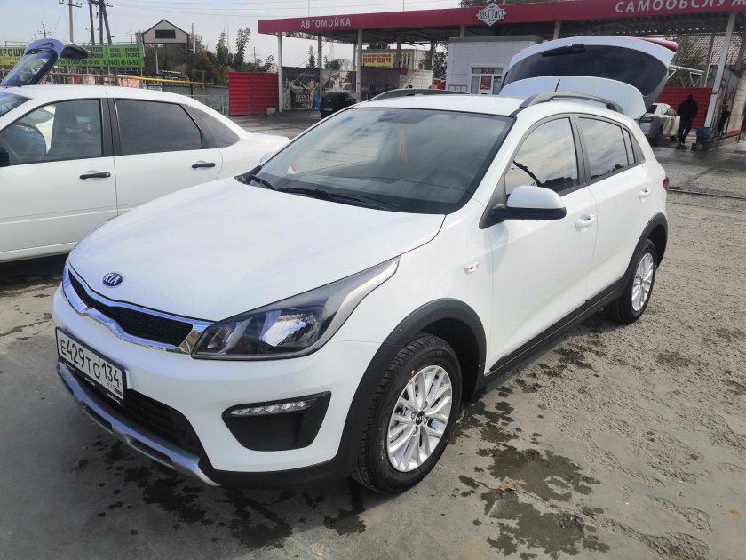 Kia Rio XLINE белый