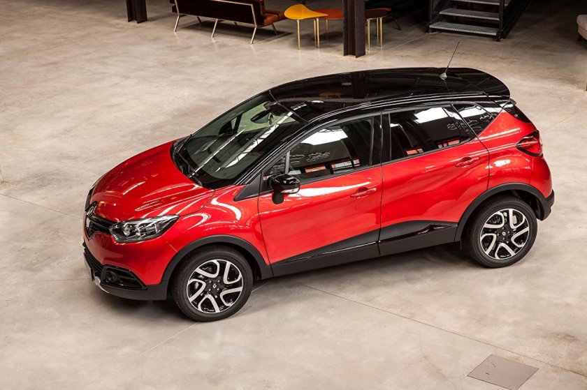 Рено Каптур красный