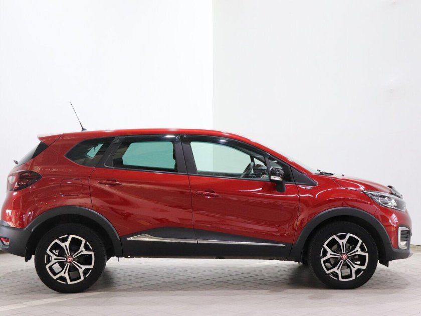 Рено Каптур красный