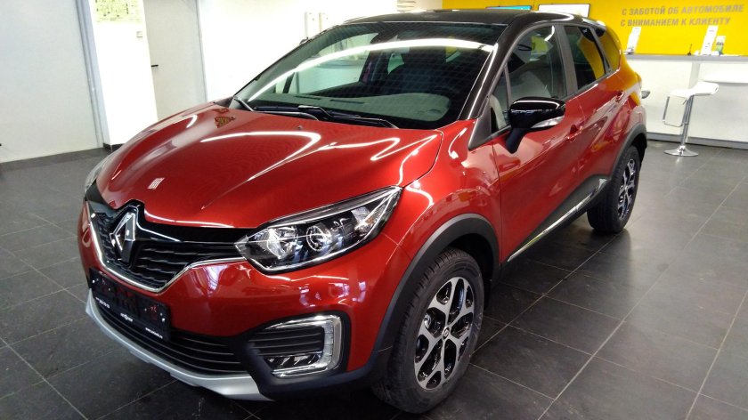 Рено Каптур красный с черной крышей