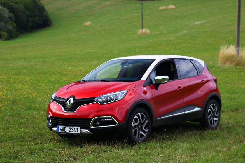 Рено Каптур красный