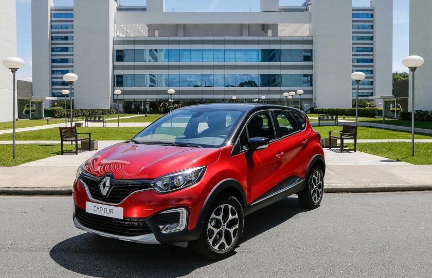 Рено Каптур красный с черной крышей