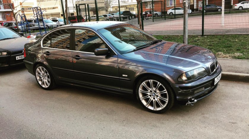 БМВ е46 мокрый асфальт