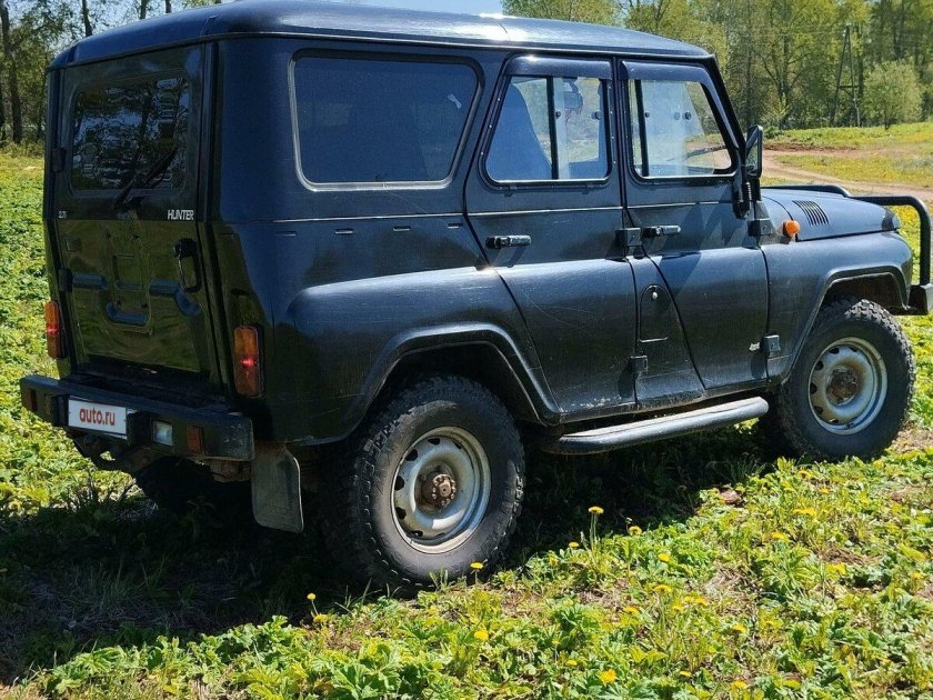 Черный уаз хантер