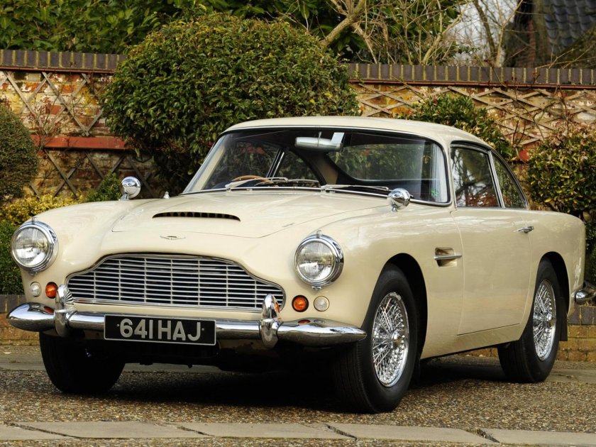 Астон Мартин db4
