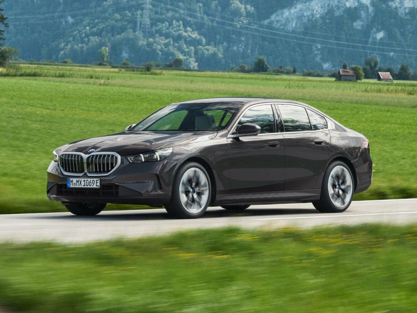 BMW 550e XDRIVE Limousine