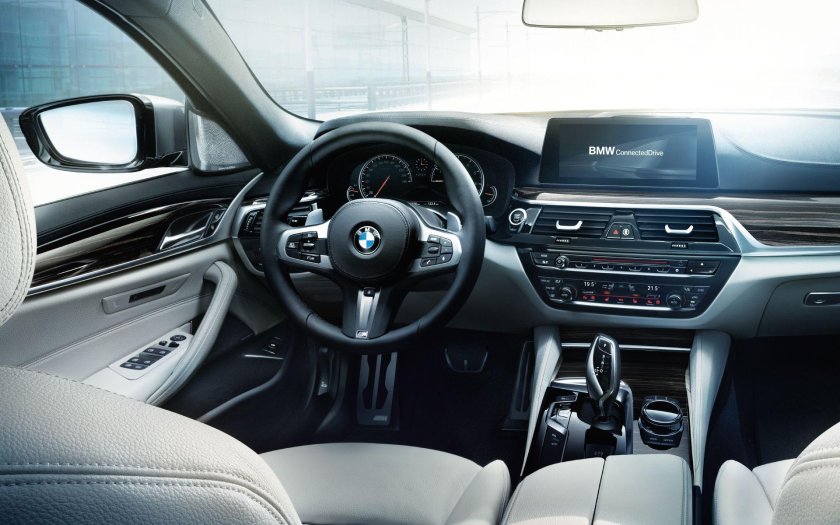 BMW 520i салон