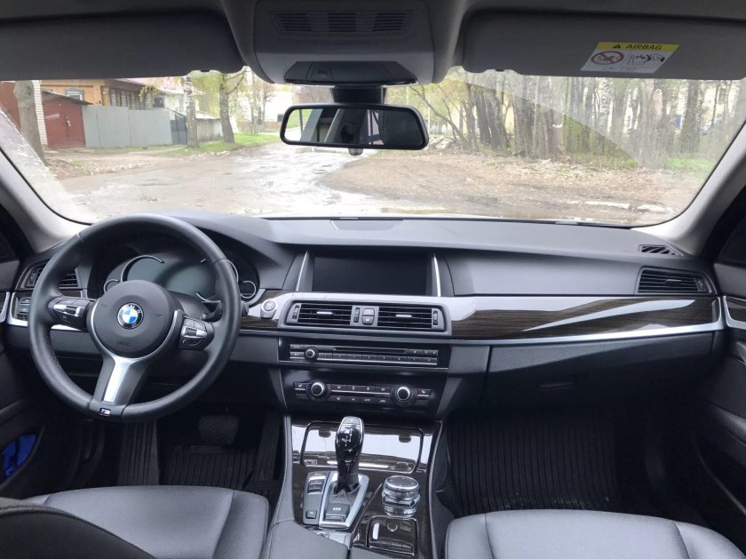 БМВ 520i салон