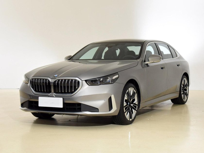 Новая БМВ 5 2023