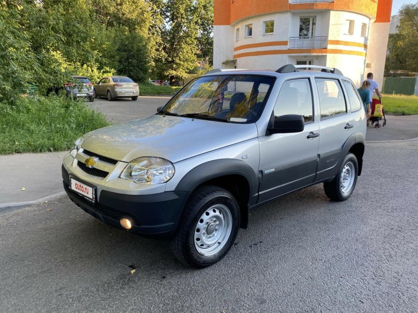 Шевроле Нива 2002 и Шевроле Нива 2010