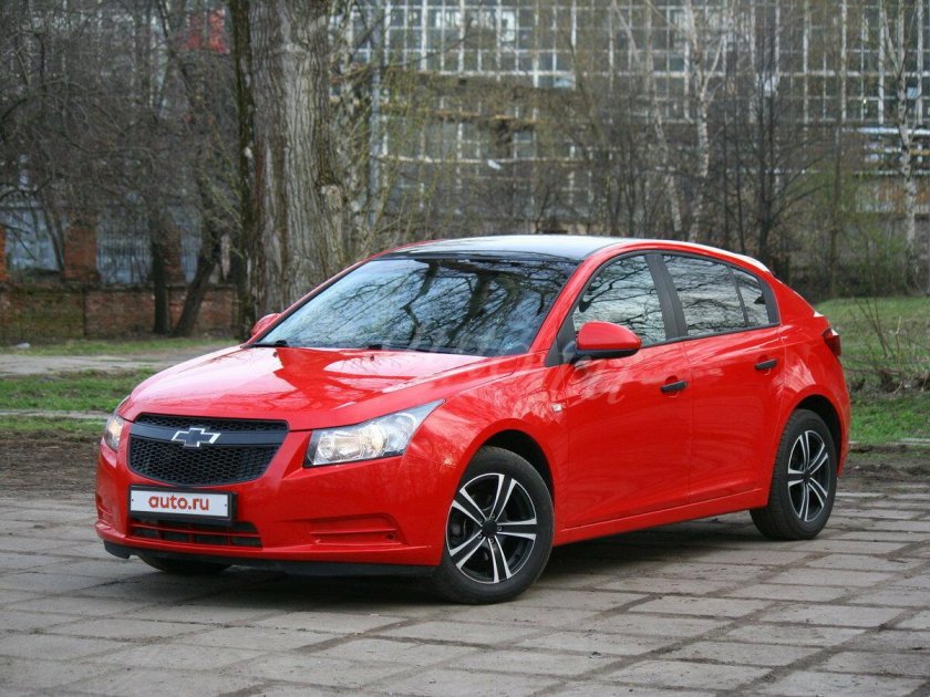Шевроле Круз хэтчбек красный 2013