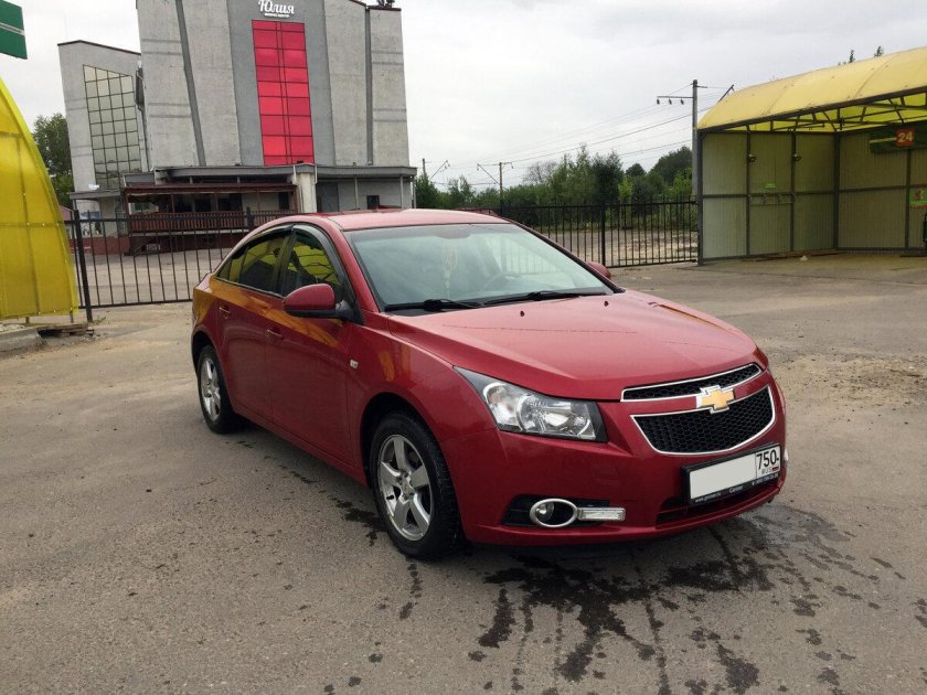 Шевроле Круз красный