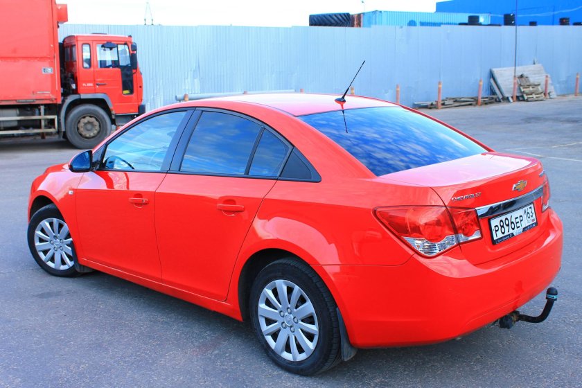 Шевроле Круз красный