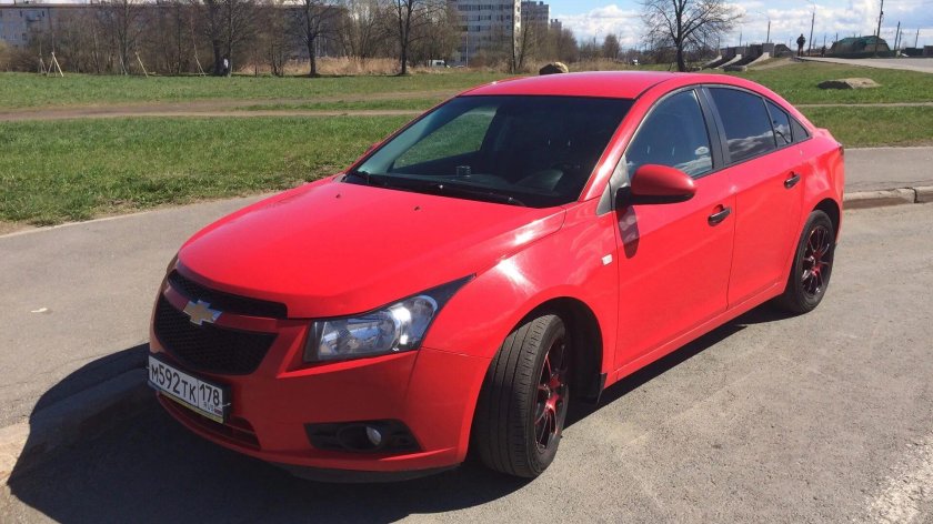 Шевроле Круз красный