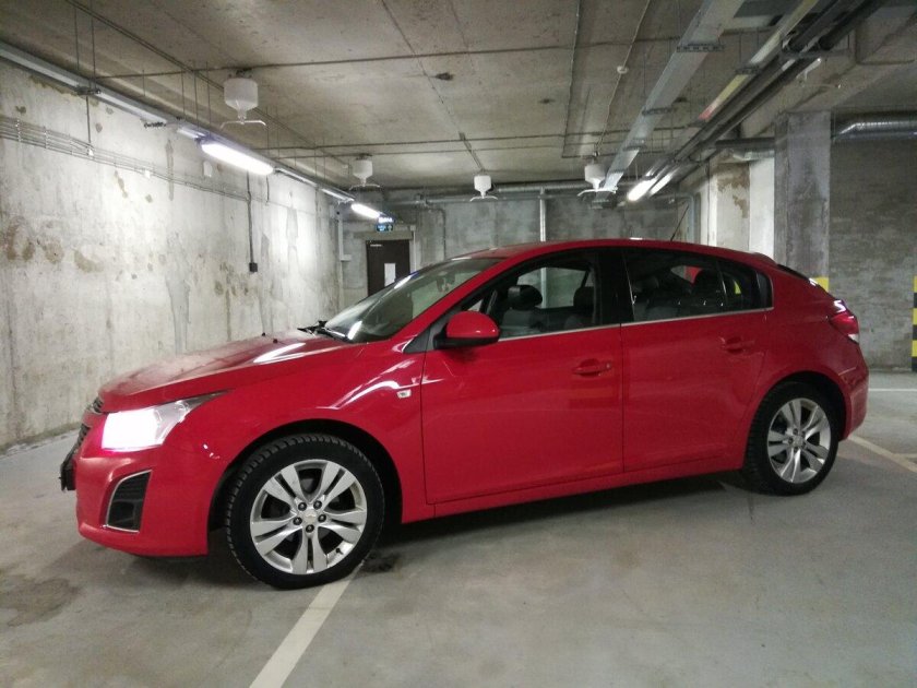 Шевроле Круз красный