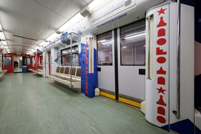 Поезд метро