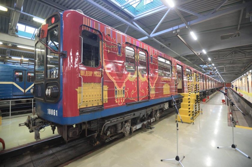 Вагон метро Александринский театр