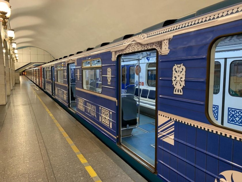 Поезд метро