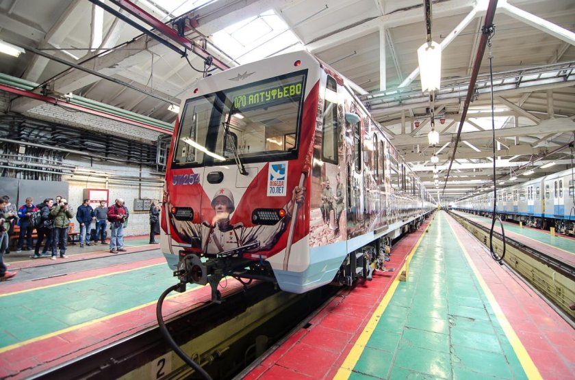 Поезд Победы метро Ока