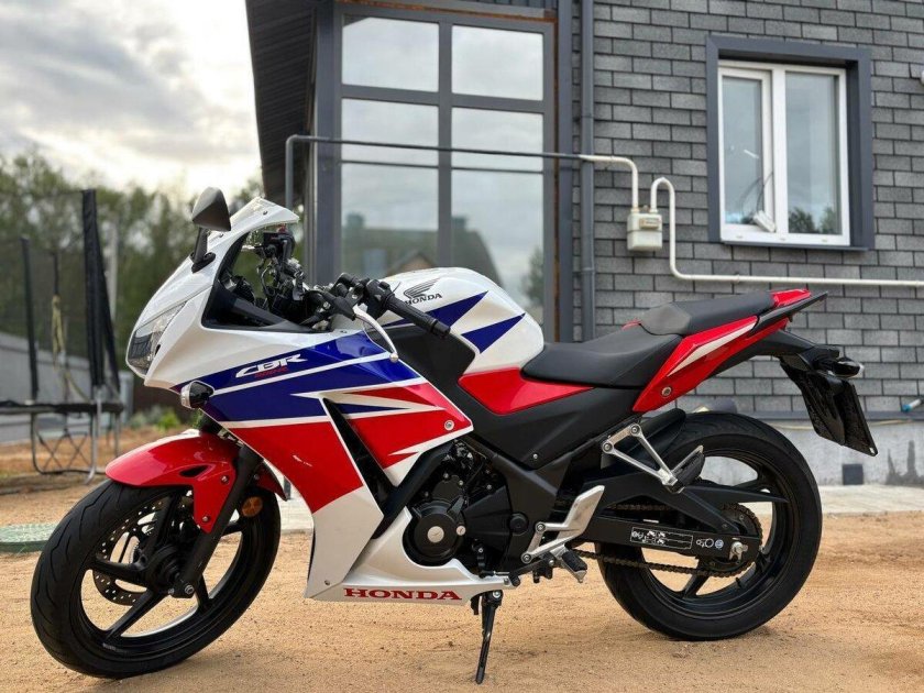 Honda cbr 300
