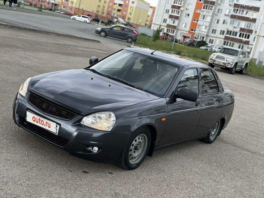 Серая лада приора