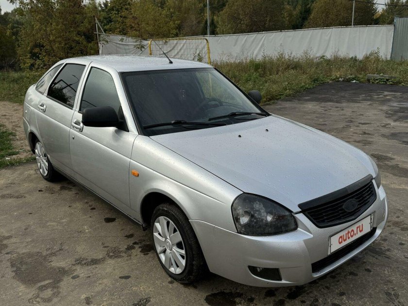 Лада приора седан 2010 серебристый
