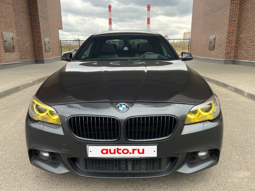 Серая бмв