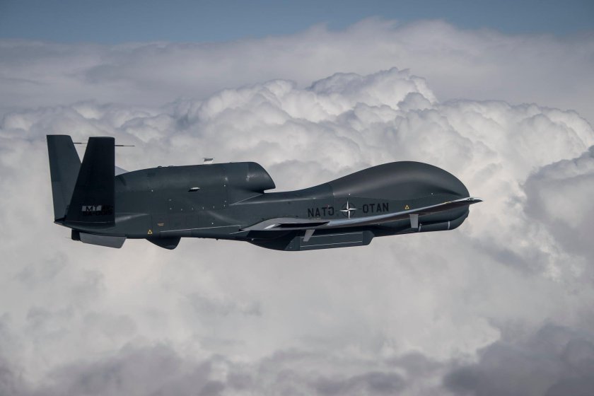 Самолет Northrop Grumman RQ-4b Global Hawk