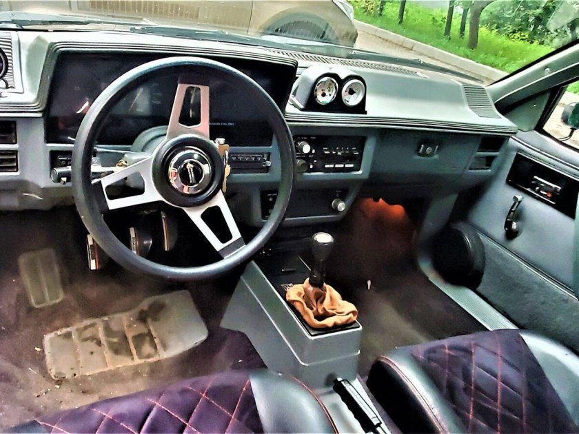 Buick Skyhawk салон