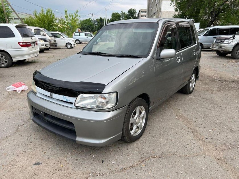 Ниссан куб 2000