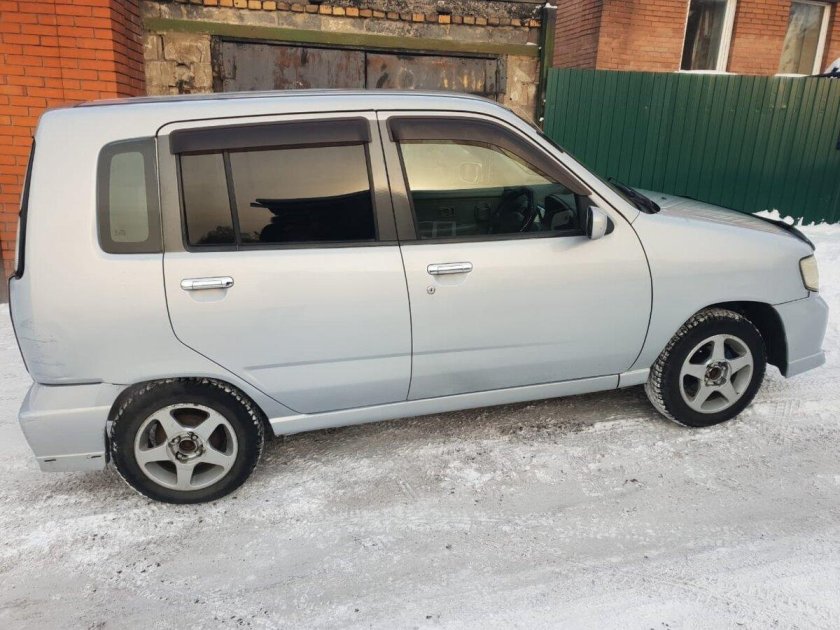 Nissan cube 2001
