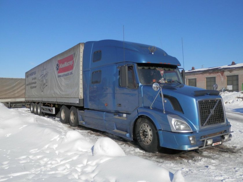 Volvo VNL 860 С полуприцепом