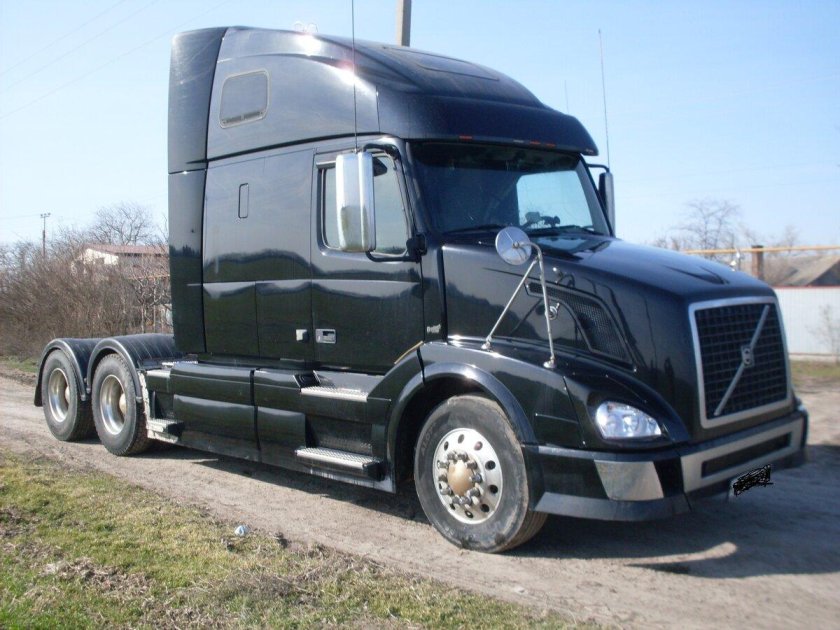 Вольво VNL 670 черный