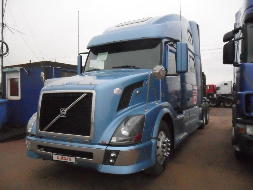 Volvo VNL 670 синяя 2009