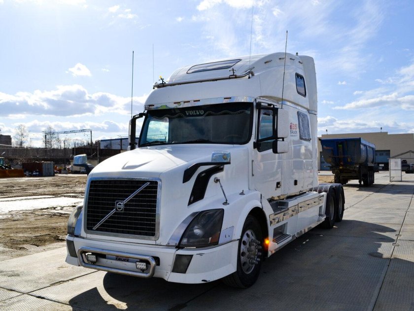 Volvo VNL 780 2003