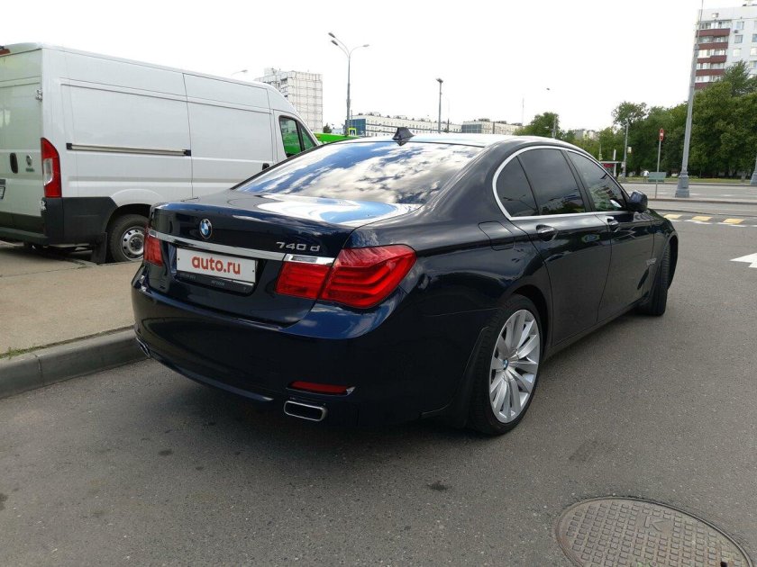 Голубая BMW f01