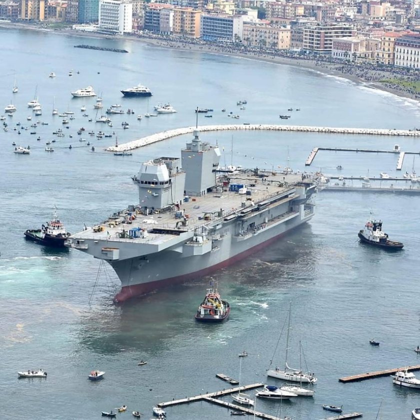 Десантный корабль (УДК) "Триест" (Trieste).