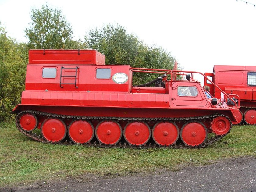 Гусеничный тягач ГАЗ-34039